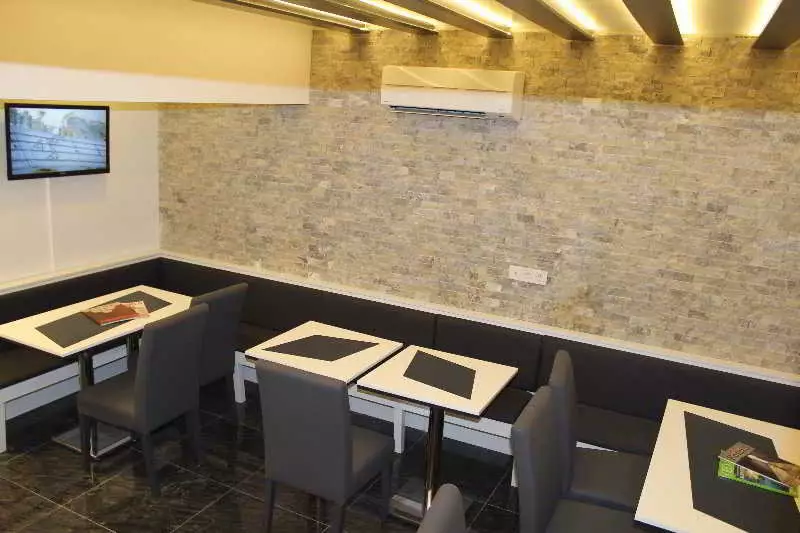 Alibaba https://cdn.alibaba.ir/ostorage/hotel-accommodation-images/687f83f6a1e6f83605b7870c_Istanbul-The-Legend-Platine-Suite-0.webp
