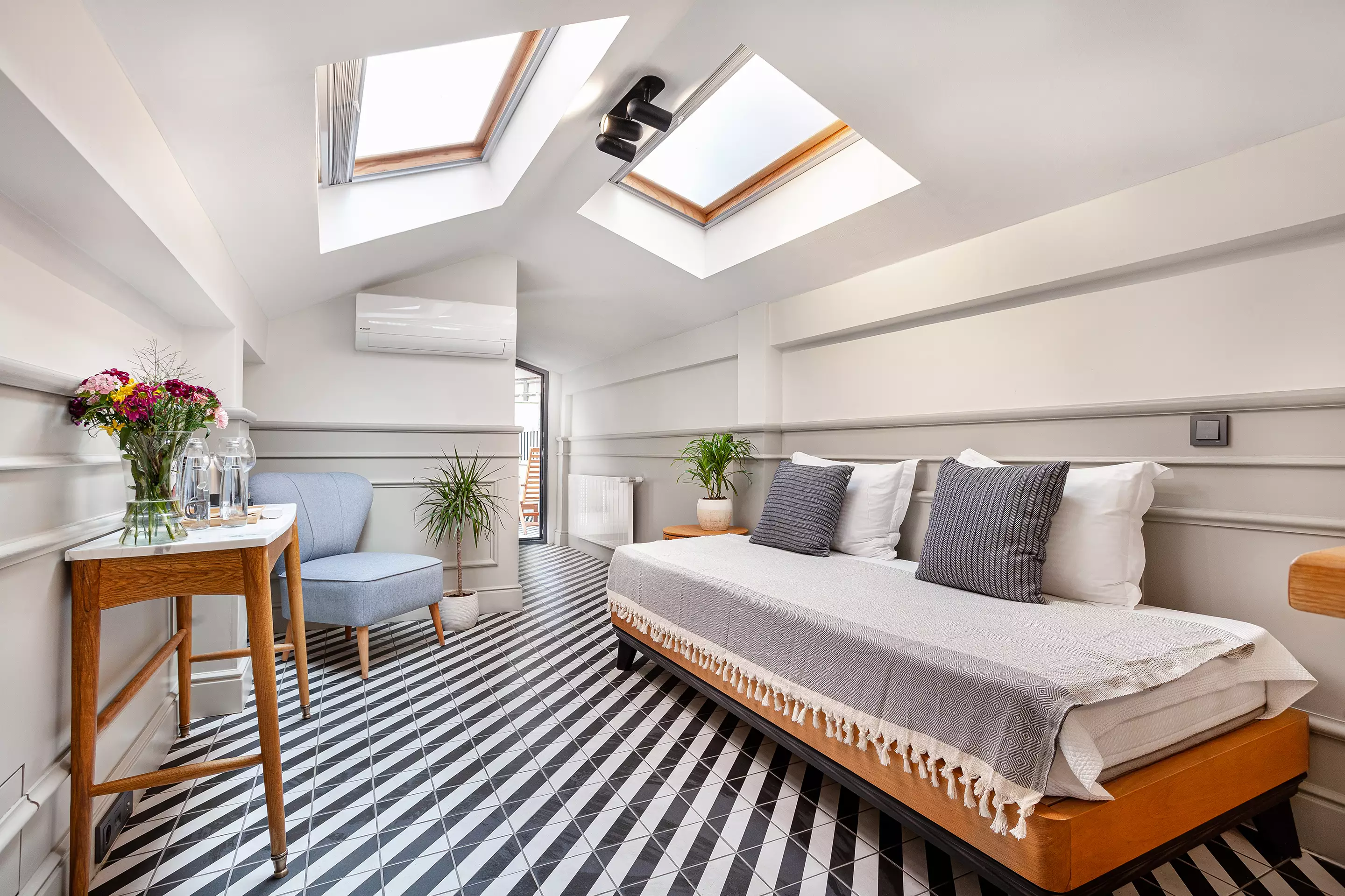 Alibaba https://cdn.alibaba.ir/ostorage/hotel-accommodation-images/687f93cda1e6f83605b7ad7d_Istanbul-World-House-Hostel-Istanbul-0.webp