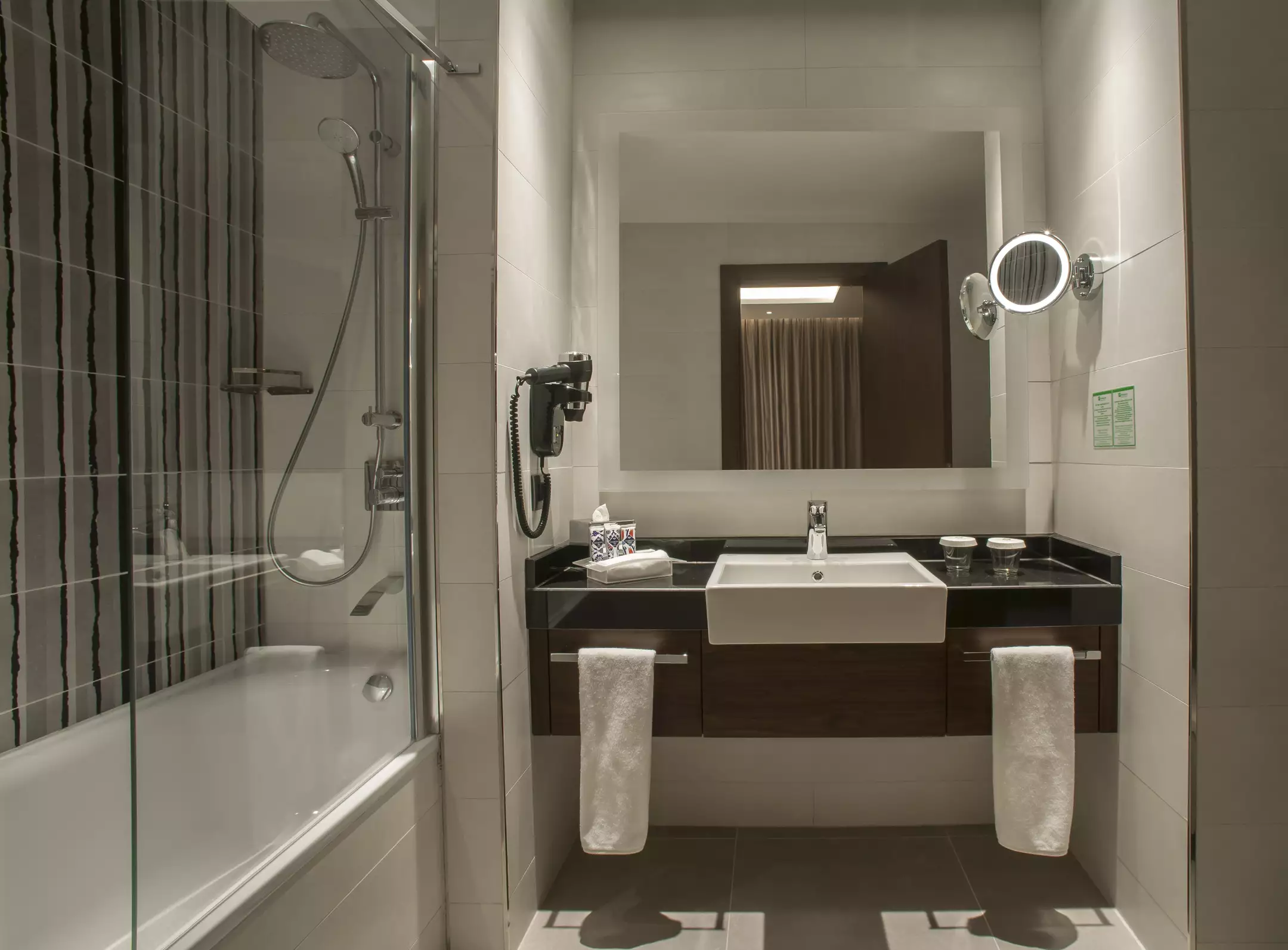 Alibaba https://cdn.alibaba.ir/ostorage/hotel-accommodation-images/687f963aa1e6f83605b7b2e1_Istanbul-Holiday-Inn-Istanbul-Tuzla-Bay-0.webp