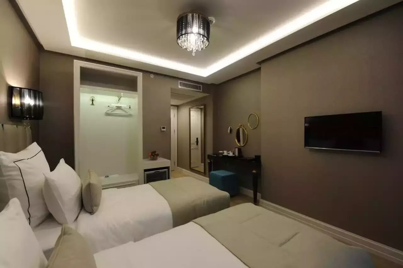 Alibaba https://cdn.alibaba.ir/ostorage/hotel-accommodation-images/687f9b5aa1e6f83605b7bc5f_Istanbul-Le-Petit-Palace-Hotel-0.webp