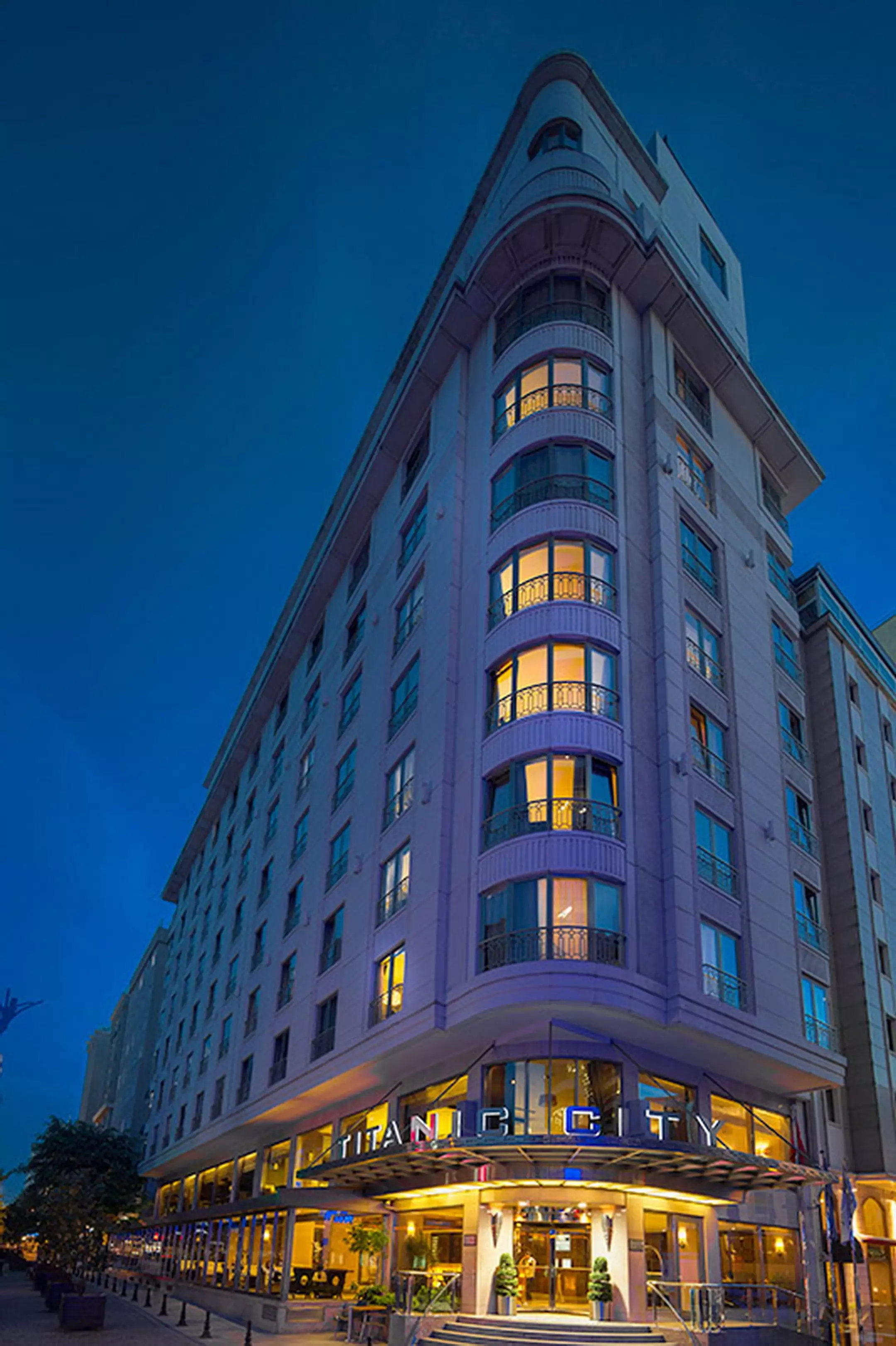 Alibaba https://cdn.alibaba.ir/ostorage/hotel-accommodation-images/687fa170a1e6f83605b7c993_Istanbul-Titanic-City-Taksim-0.webp