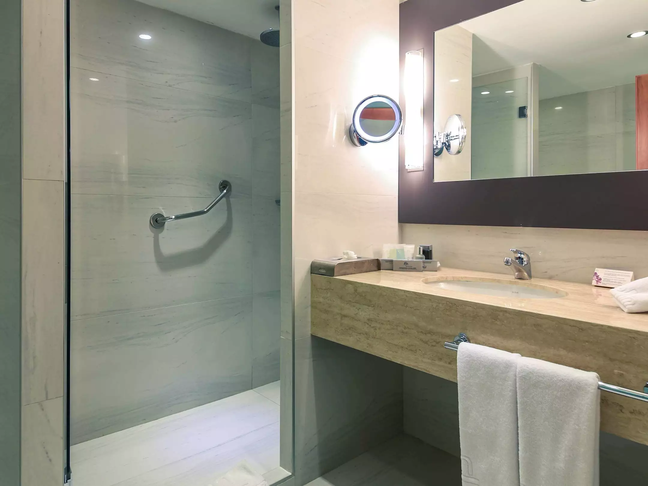 Alibaba https://cdn.alibaba.ir/ostorage/hotel-accommodation-images/687fa2a7a1e6f83605b7cc3c_Istanbul-Mercure-Istanbul-City-Bosphorus-Hotel-0.webp