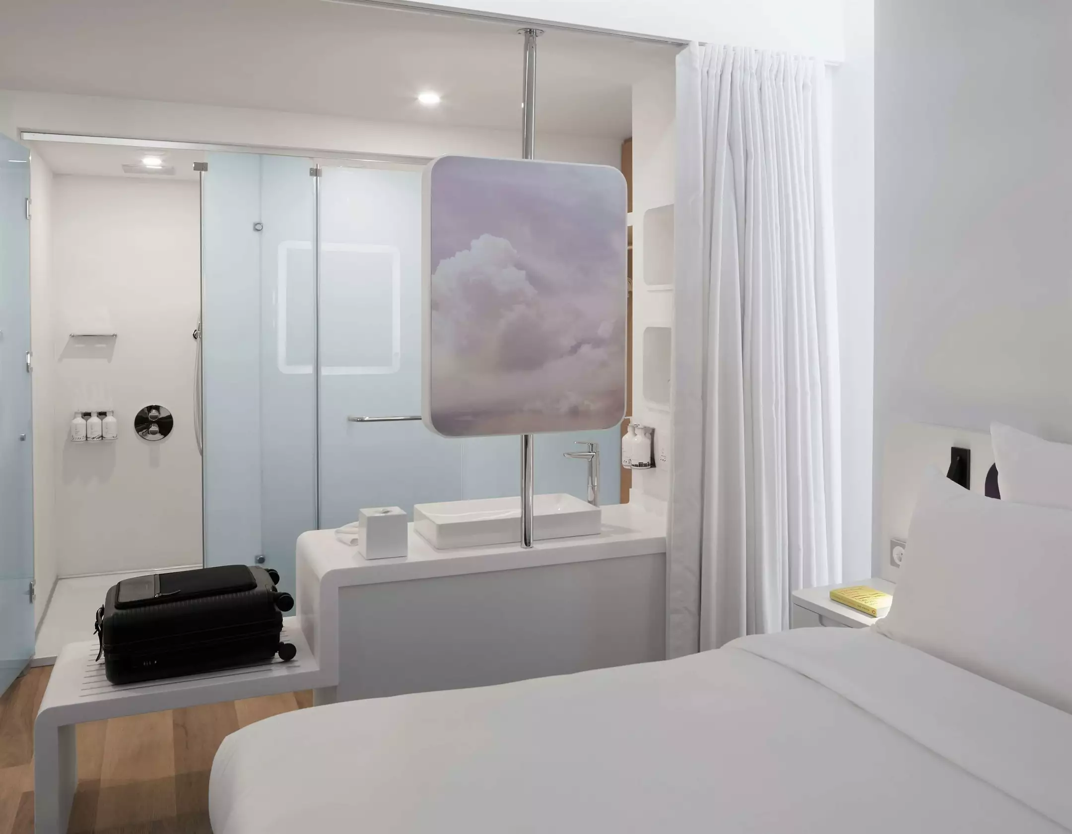 Alibaba https://cdn.alibaba.ir/ostorage/hotel-accommodation-images/687fa634a1e6f83605b7d466_Istanbul-YOTEL-Istanbul-Airport-Landside-0.webp