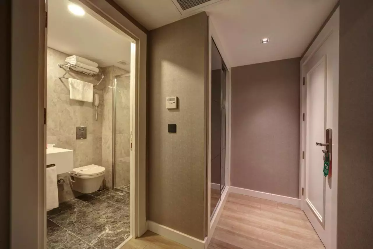 Alibaba https://cdn.alibaba.ir/ostorage/hotel-accommodation-images/687fa78ca1e6f83605b7d8b0_Istanbul-Dora-Pera-Hotel-0.webp