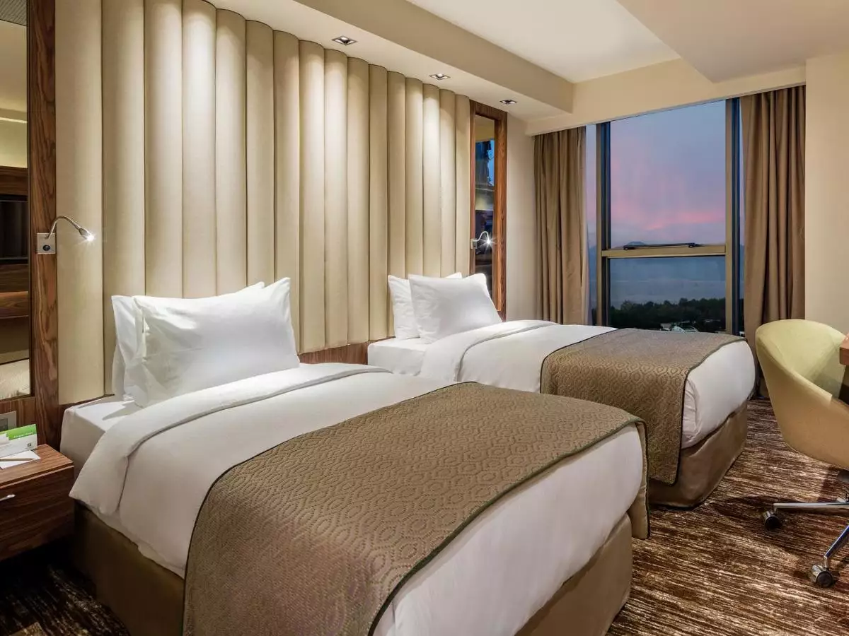 Alibaba https://cdn.alibaba.ir/ostorage/hotel-accommodation-images/6885f02fac13a7ed0d856c1d_Antalya-Holiday-Inn-Antalya--Lara-0.webp