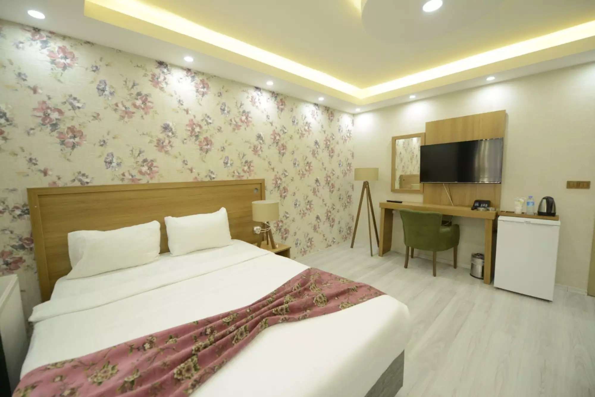 Alibaba https://cdn.alibaba.ir/ostorage/hotel-accommodation-images/6885fb62ac13a7ed0d857f87_Van-Ada-Lifte-Suit-0.webp