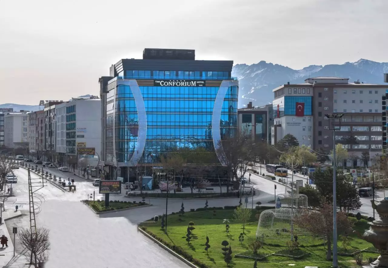 Alibaba https://cdn.alibaba.ir/ostorage/hotel-accommodation-images/6885fbccac13a7ed0d858145_Van-The-Conforium-Hotel-0.webp