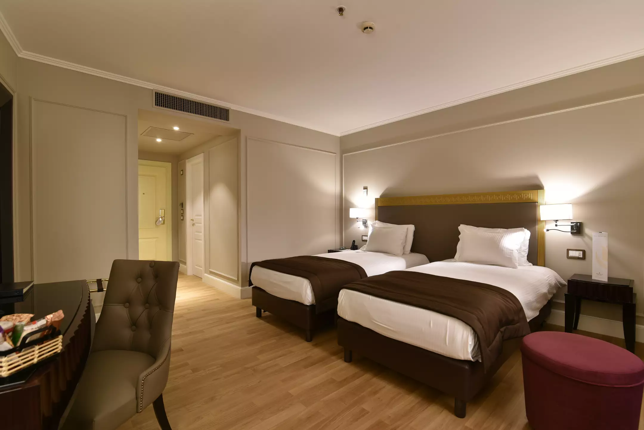 Alibaba https://cdn.alibaba.ir/ostorage/hotel-accommodation-images/6888a301ac13a7ed0d8583cd_Yerevan-Grand-Hotel-Yerevan-0.webp
