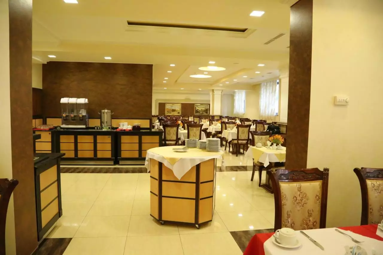 Alibaba https://cdn.alibaba.ir/ostorage/hotel-accommodation-images/6888a389ac13a7ed0d8584f0_Yerevan-Royal-Plaza-Hotel-0.webp