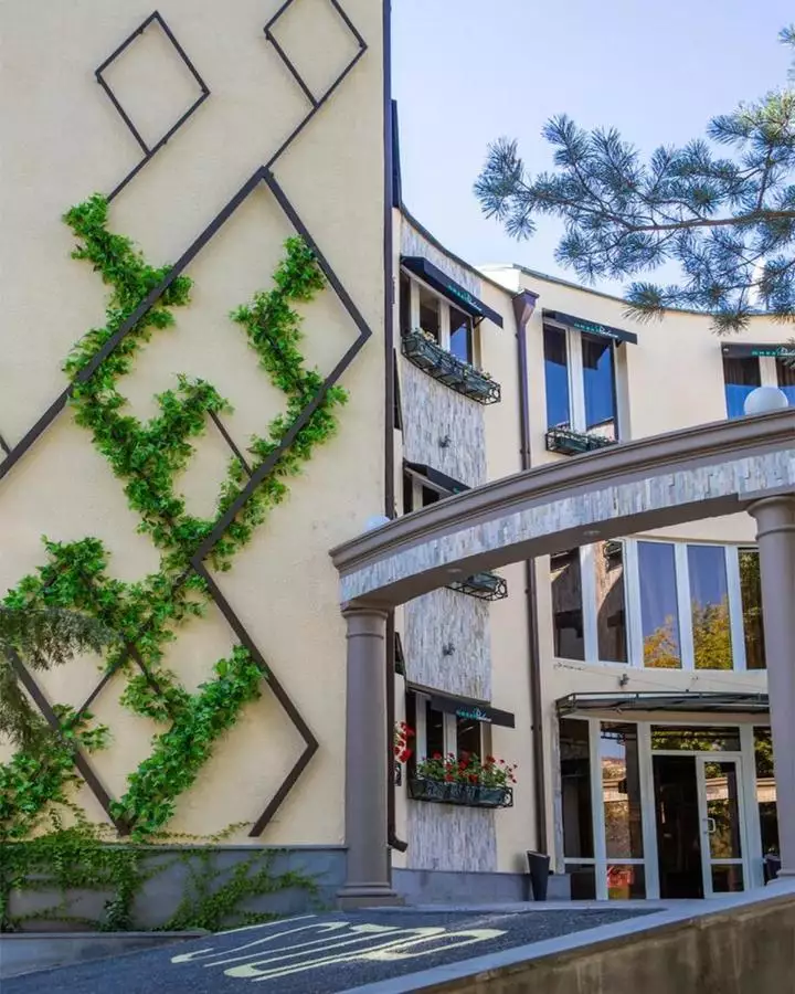 Alibaba https://cdn.alibaba.ir/ostorage/hotel-accommodation-images/6888a404ac13a7ed0d858604_Yerevan-Green-Palace-Hotel-0.webp
