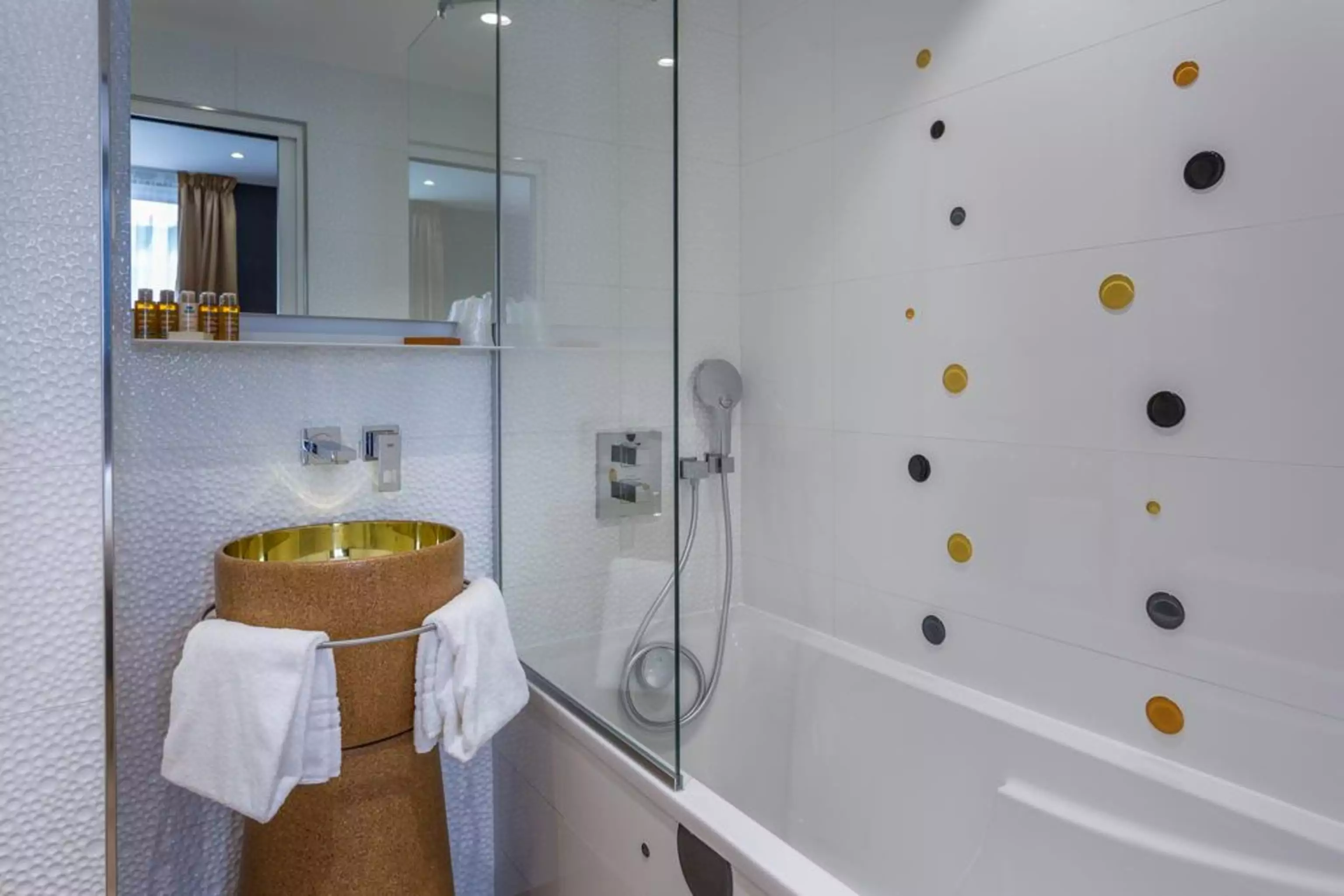 هتل Hôtel Les Bulles de Paris پاریس