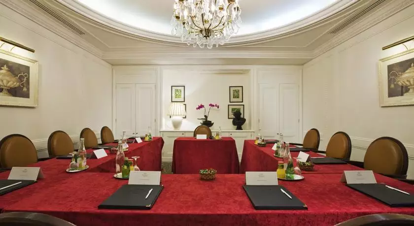 هتل Hotel Francois 1er پاریس