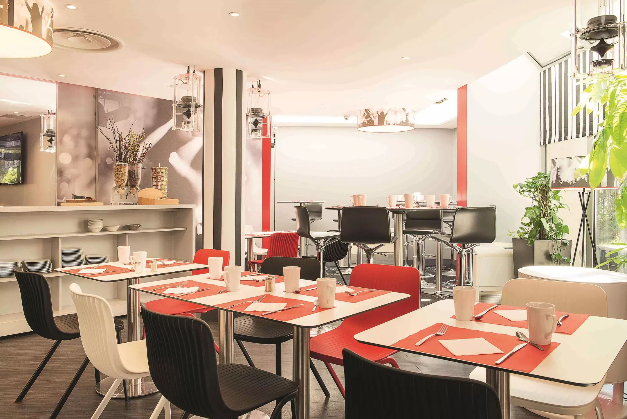 هتل Kyriad Paris Nord Porte de Saint-Ouen  پاریس
