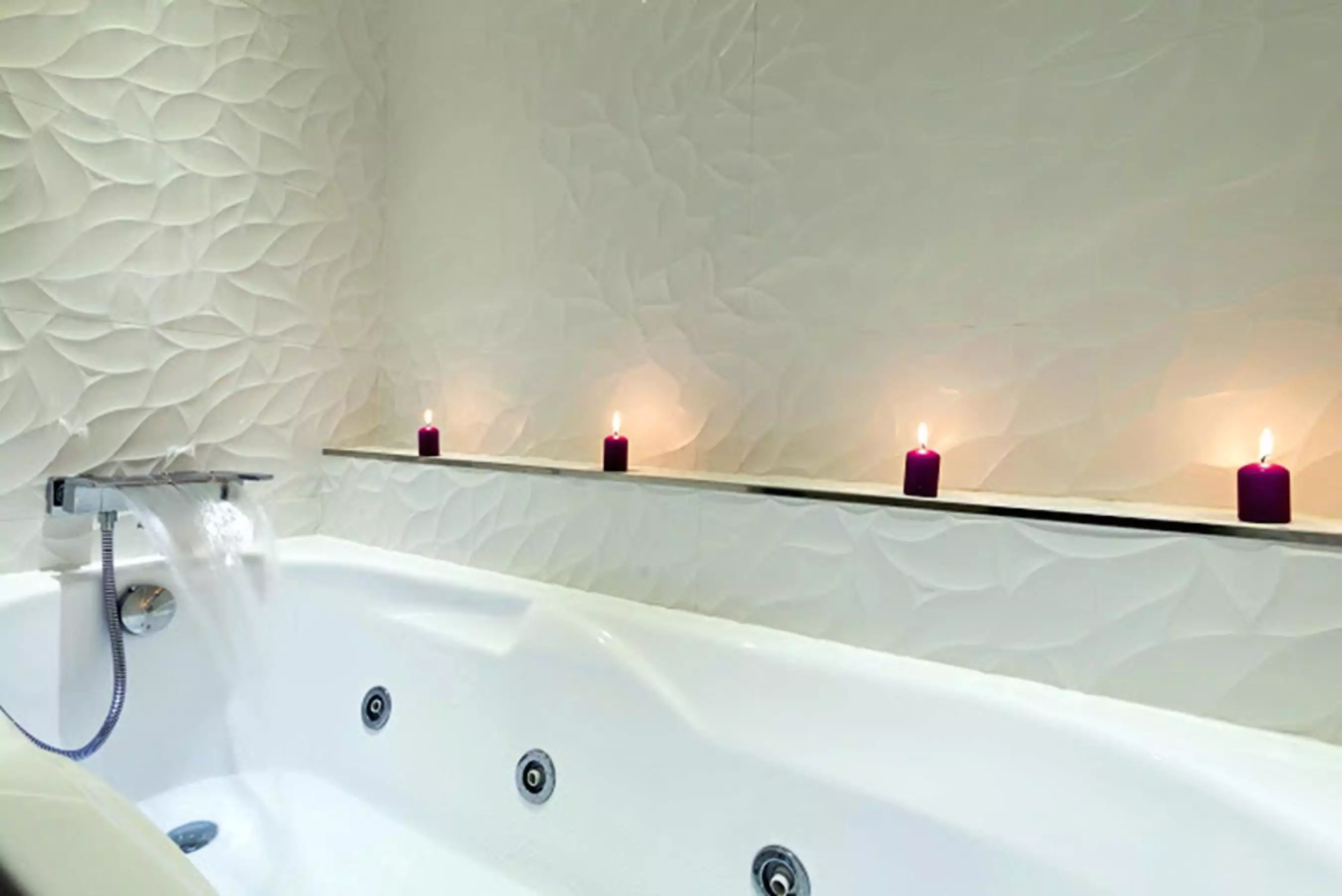 هتل Hôtel Les Jardins de Montmartre پاریس