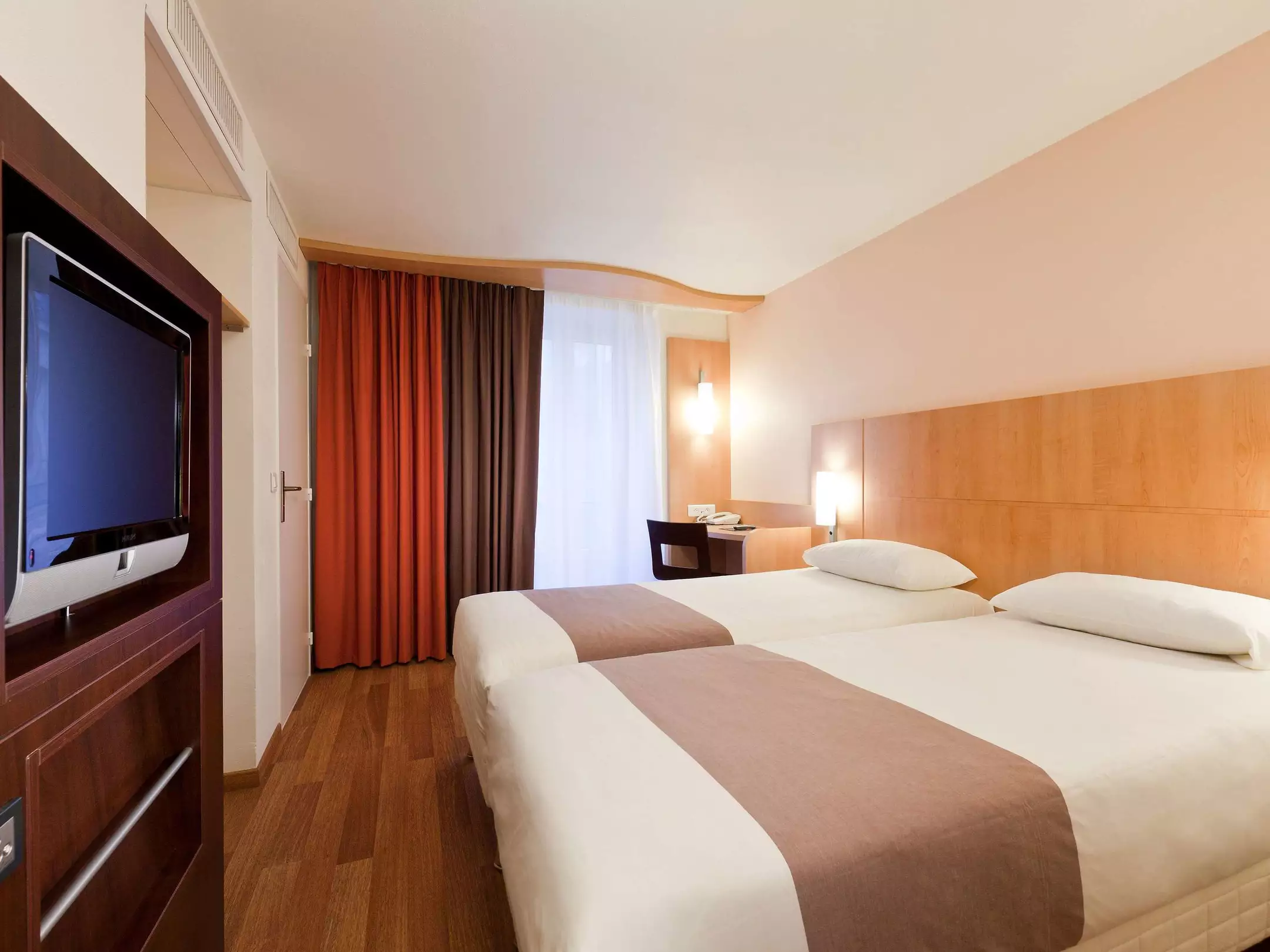 هتل Hôtel Ibis Paris Opéra La Fayette 9ème پاریس