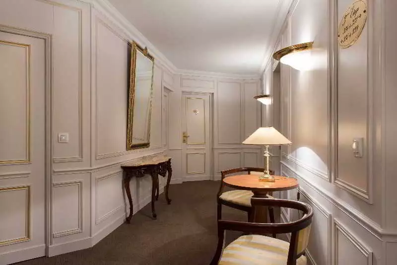 هتل Princesse Caroline پاریس