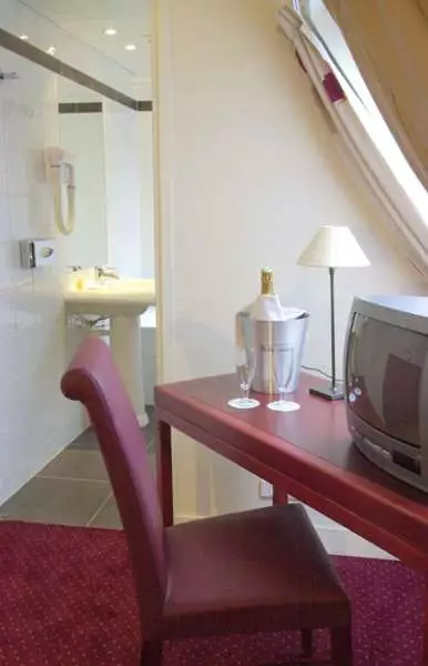 هتل مادمازل پاریس