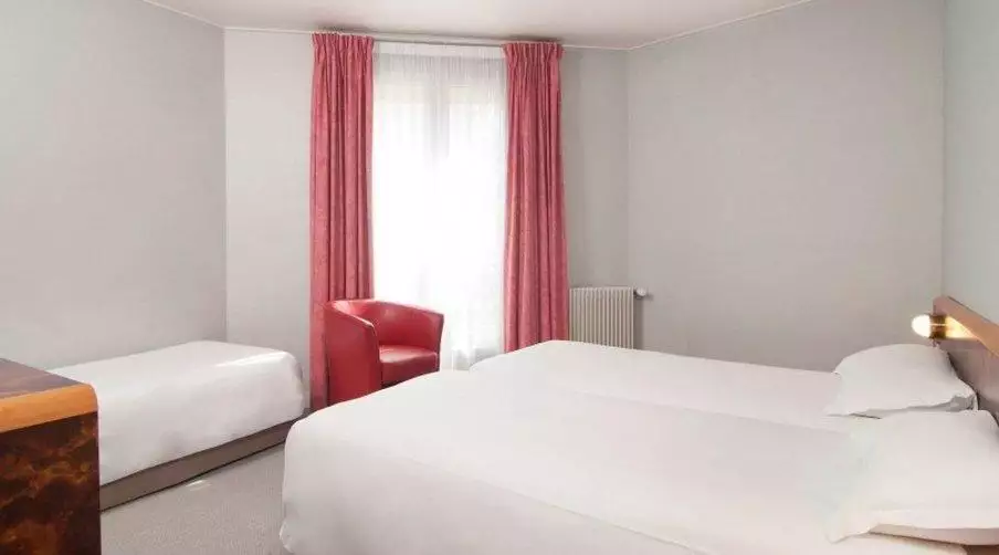 Alibaba https://cdn.alibaba.ir/ostorage/hotel-accommodation-images/6888b264ac13a7ed0d85a374_Paris-Moulin-Vert-0.webp