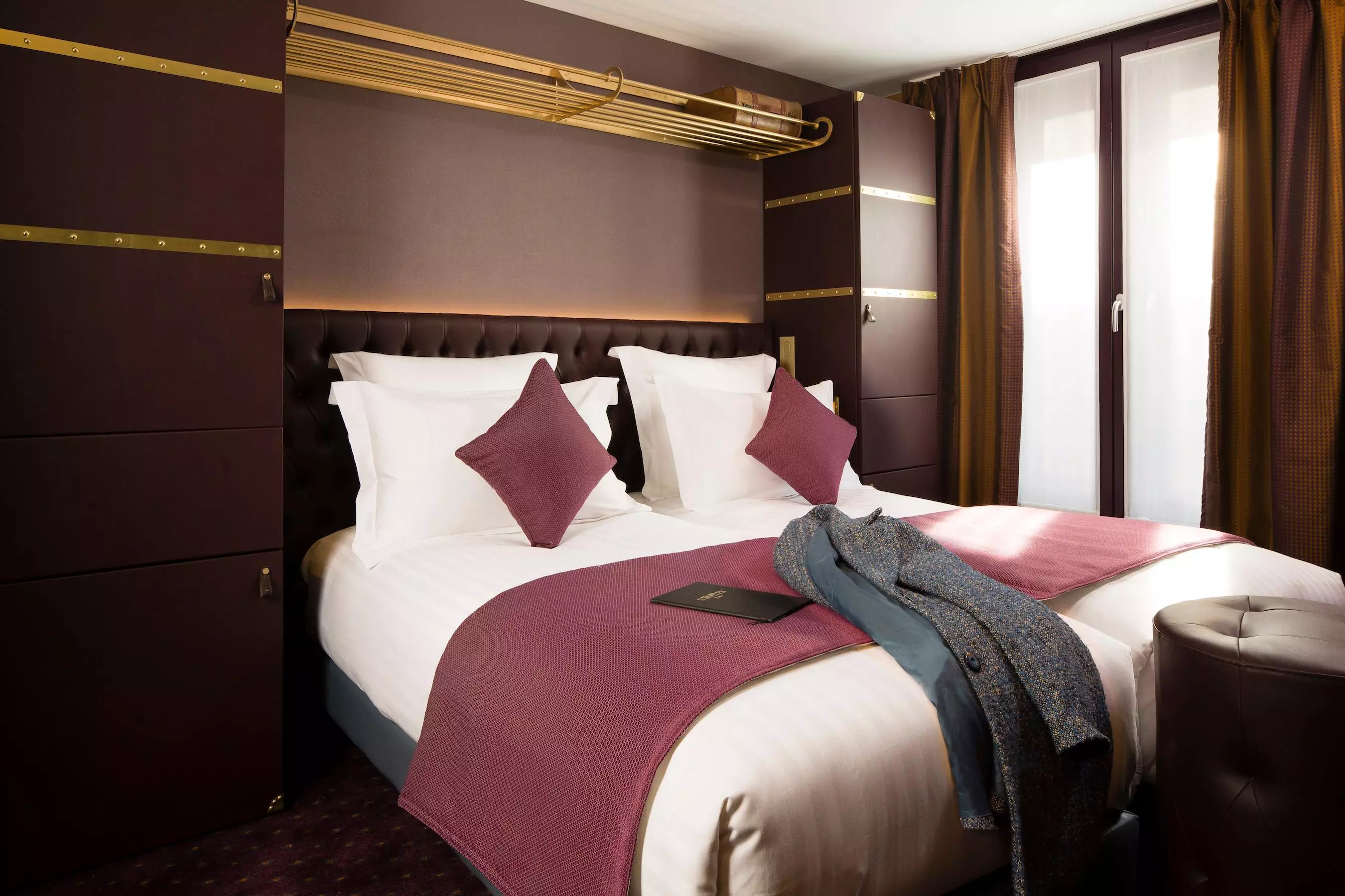 Alibaba https://cdn.alibaba.ir/ostorage/hotel-accommodation-images/6888b322ac13a7ed0d85a4db_Paris-Hotel-Whistler-0.webp