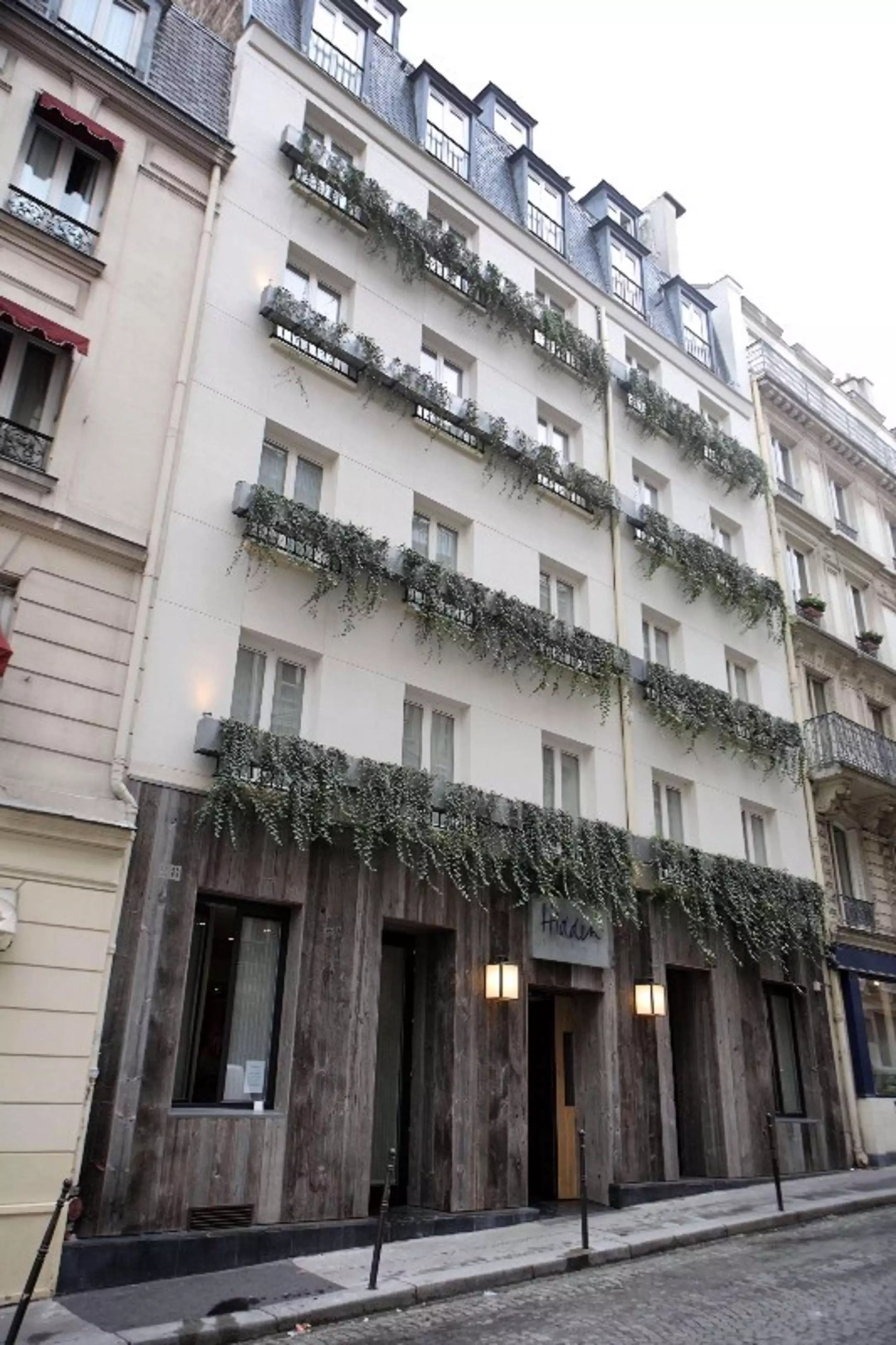 Alibaba https://cdn.alibaba.ir/ostorage/hotel-accommodation-images/6888b509ac13a7ed0d85a7f0_Paris-Hidden-Hotel-0.webp