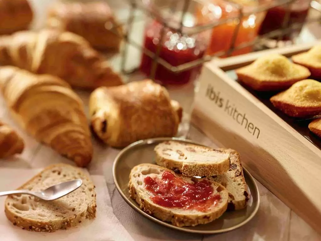 هتل Hôtel ibis Paris Gennevilliers پاریس