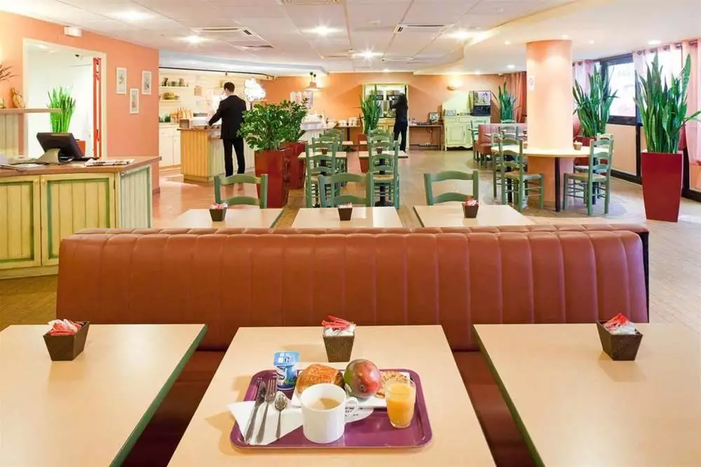 هتل Hôtel ibis Paris Pantin Église پاریس