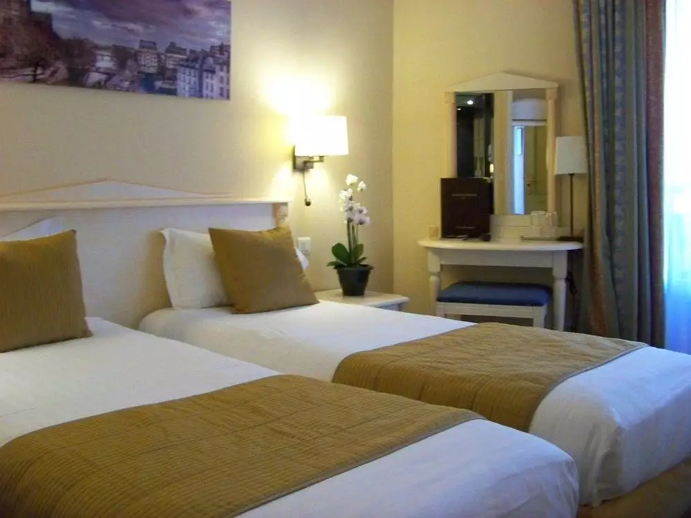 هتل Hôtel Louvre Sainte Anne پاریس