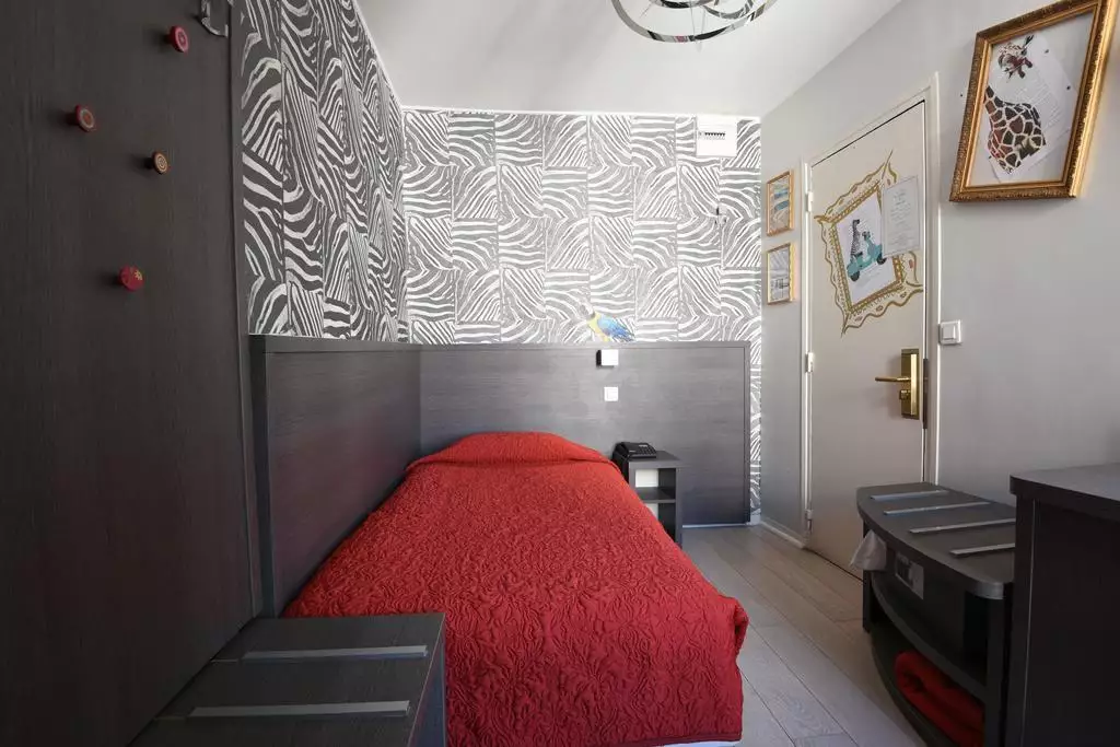 Alibaba https://cdn.alibaba.ir/ostorage/hotel-accommodation-images/6888b754ac13a7ed0d85ad98_Paris-Hotel-Am-lie--Green-Spirit-Hotels-Paris-0.webp