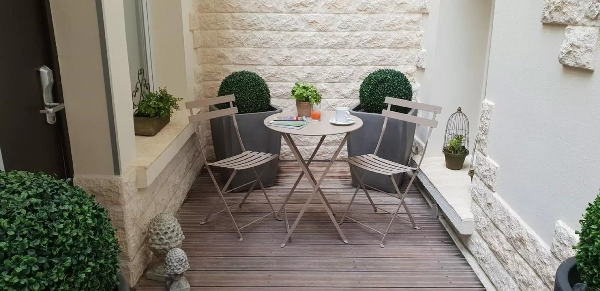 Alibaba https://cdn.alibaba.ir/ostorage/hotel-accommodation-images/6888b765ac13a7ed0d85ae01_Paris-H-tel-de-la-Paix--Quartier-Tour-Eiffel-0.webp