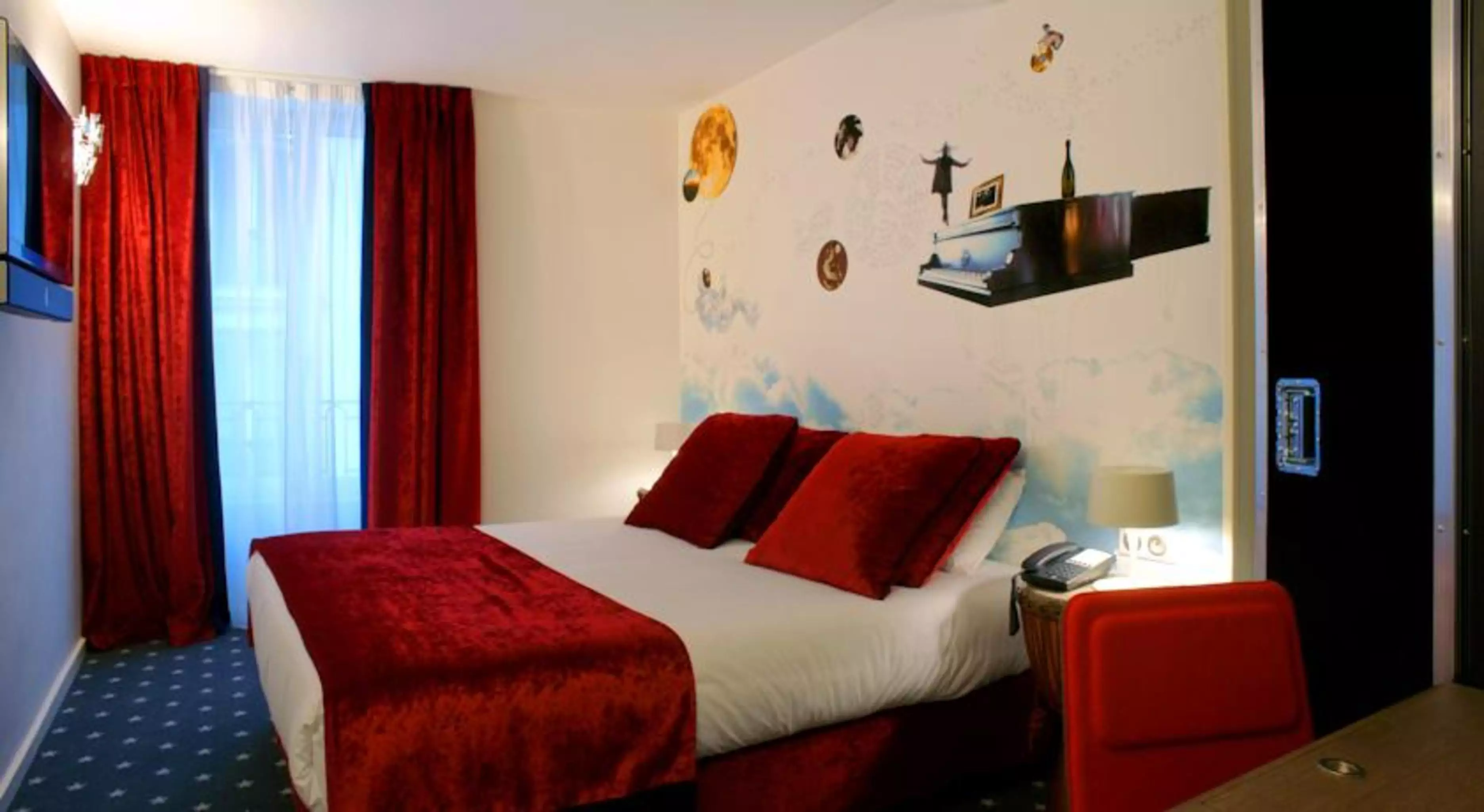 Alibaba https://cdn.alibaba.ir/ostorage/hotel-accommodation-images/6888b8d3ac13a7ed0d85b0c6_Paris-Hotel-Du-Triangle-d-Or-0.webp