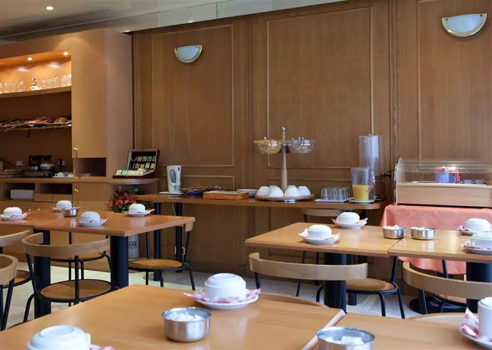 هتل Cosmotel پاریس