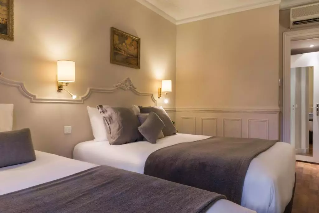 هتل د لا پورت دوری پاریس