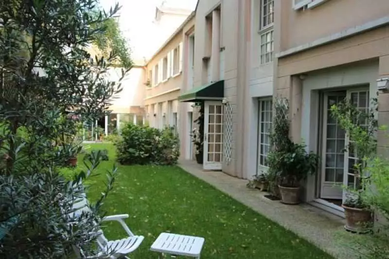 هتل Le Vert Galant پاریس