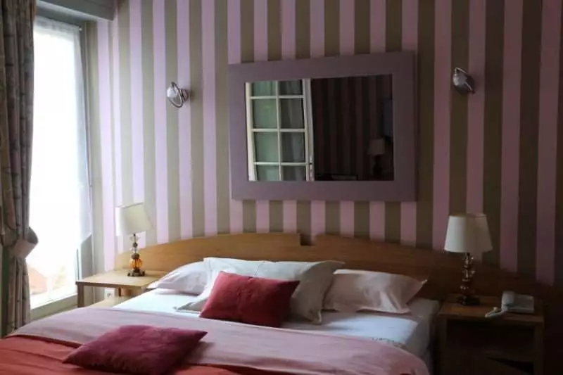 هتل Le Vert Galant پاریس