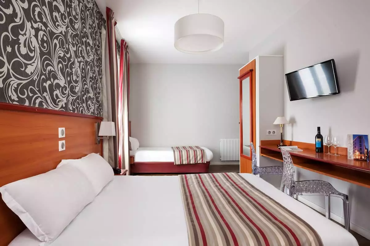 Alibaba https://cdn.alibaba.ir/ostorage/hotel-accommodation-images/6888bae8ac13a7ed0d85b4e7_Paris-Eiffel-Villa-Garibaldi-0.webp