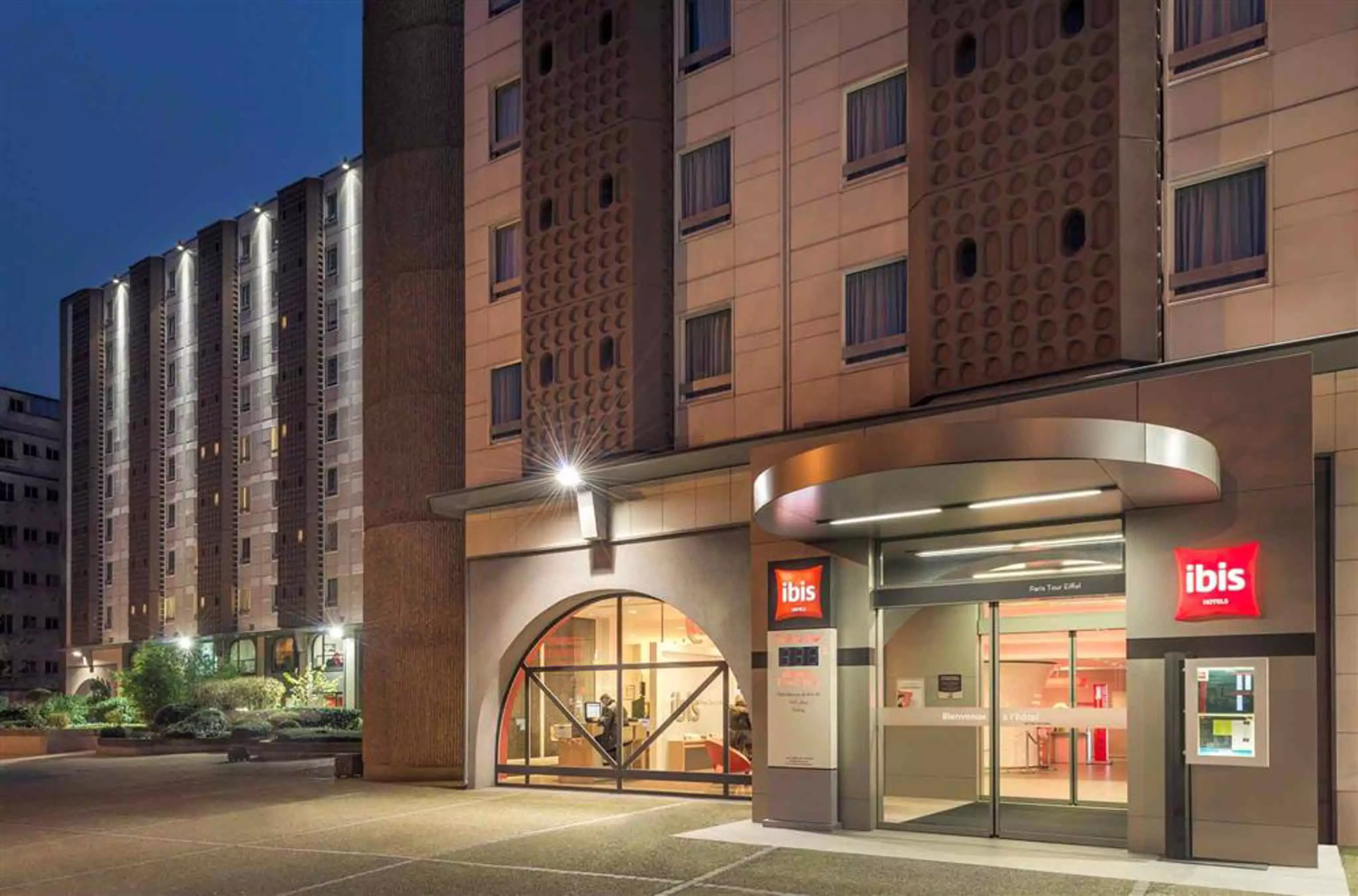 هتل Hôtel ibis Paris Tour Eiffel Cambronne 15ème پاریس