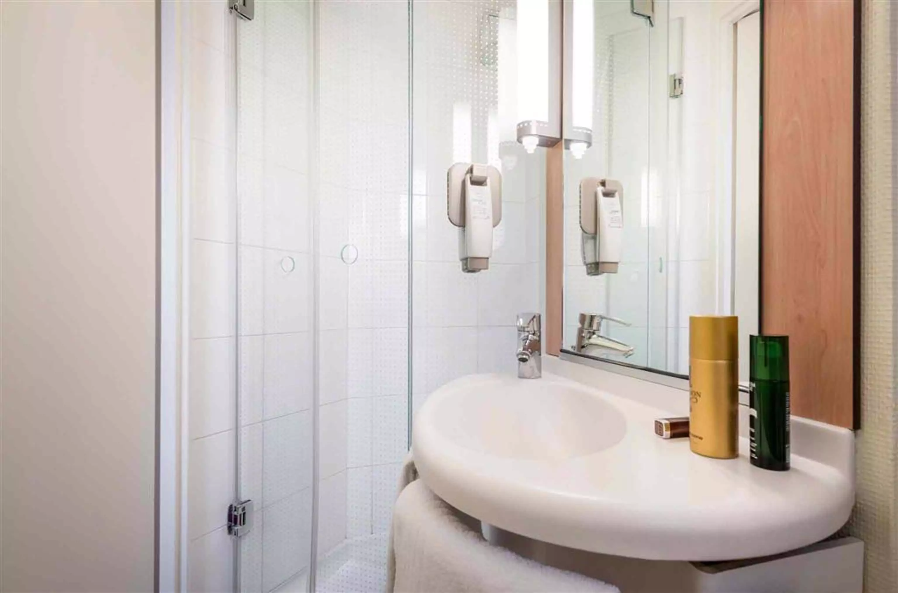 هتل Hôtel ibis Paris Tour Eiffel Cambronne 15ème پاریس