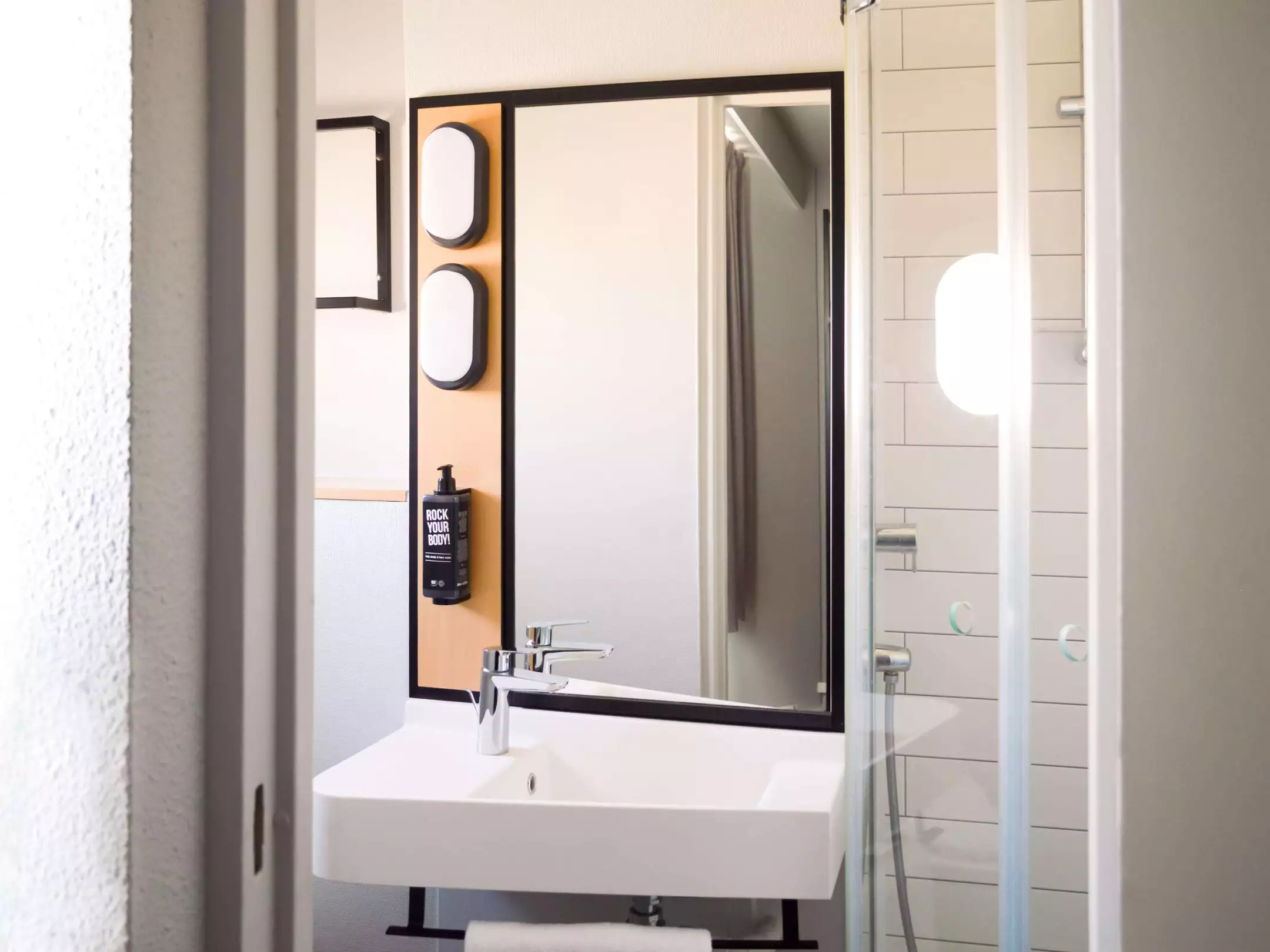 هتل Hôtel ibis Paris Tour Eiffel Cambronne 15ème پاریس