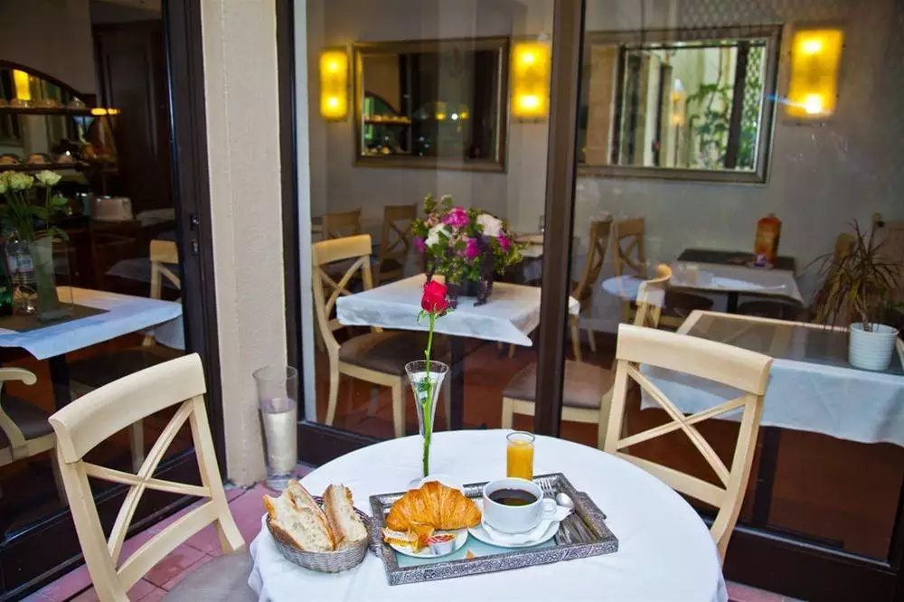 هتل Du Mont Dore پاریس