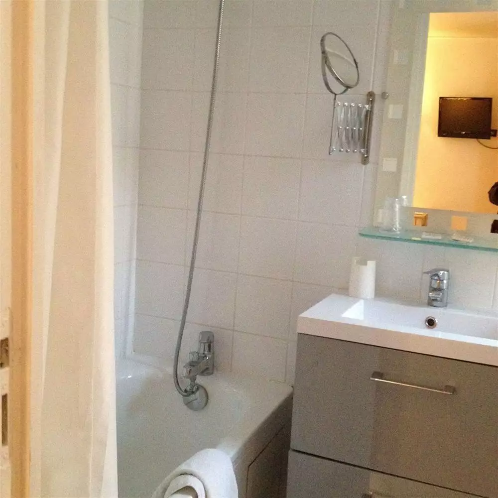 هتل Du Mont Dore پاریس