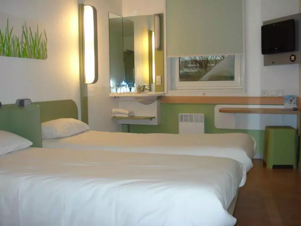 Alibaba https://cdn.alibaba.ir/ostorage/hotel-accommodation-images/6888be68ac13a7ed0d85bd48_Paris-ibis-budget-Paris-Porte-de-Montmartre-0.webp