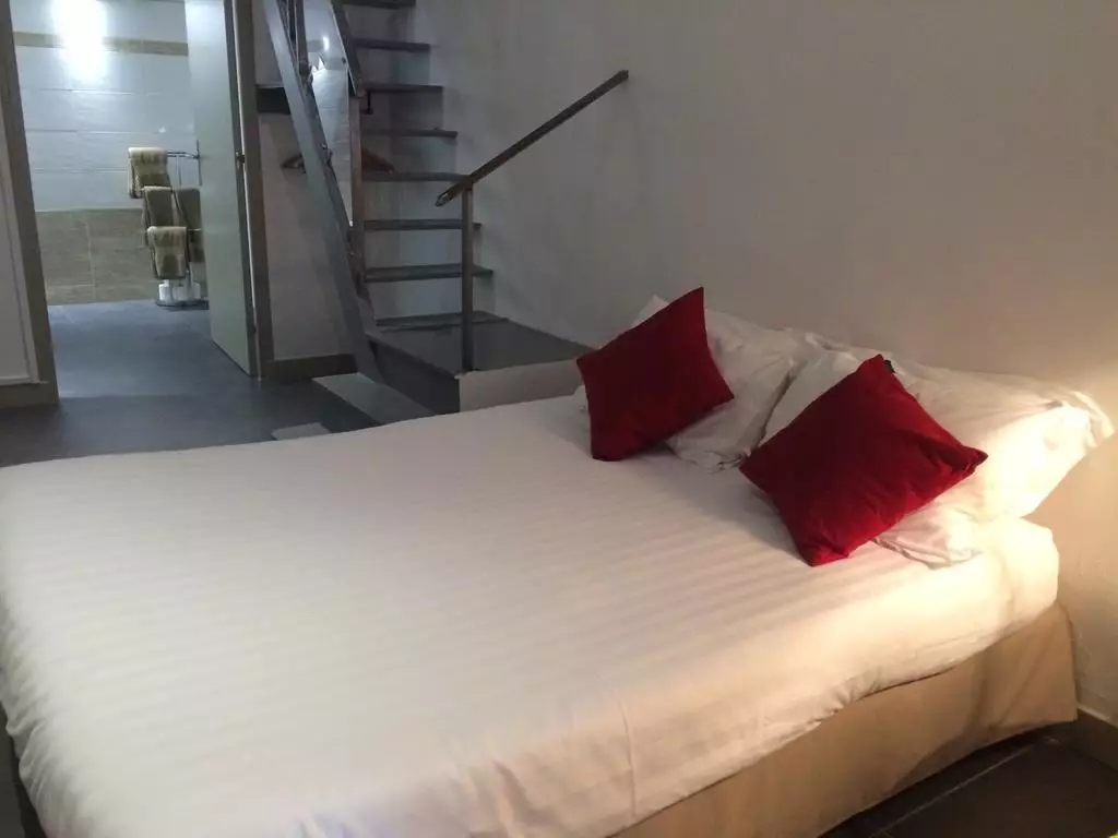 هتل Little Regina پاریس