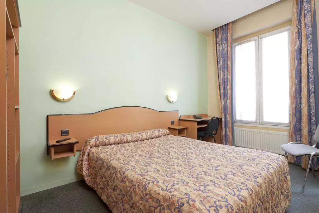 هتل Hôtel Ferney République پاریس