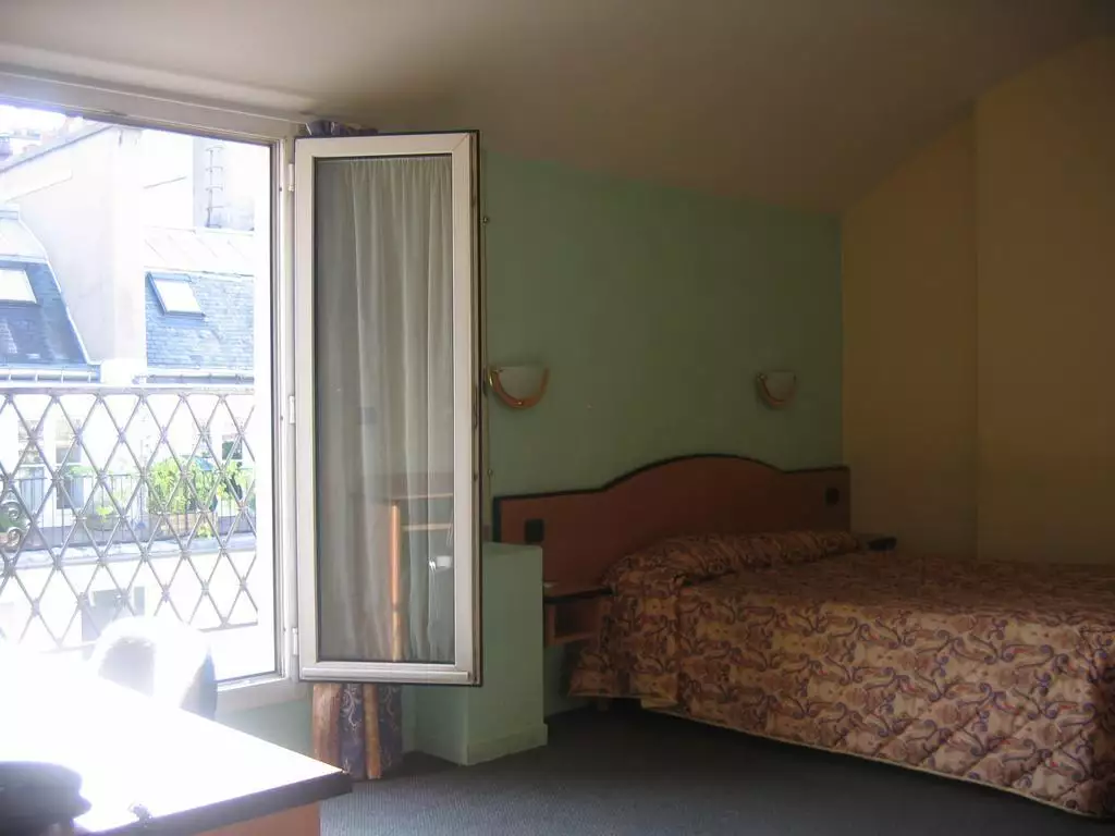 هتل Hôtel Ferney République پاریس