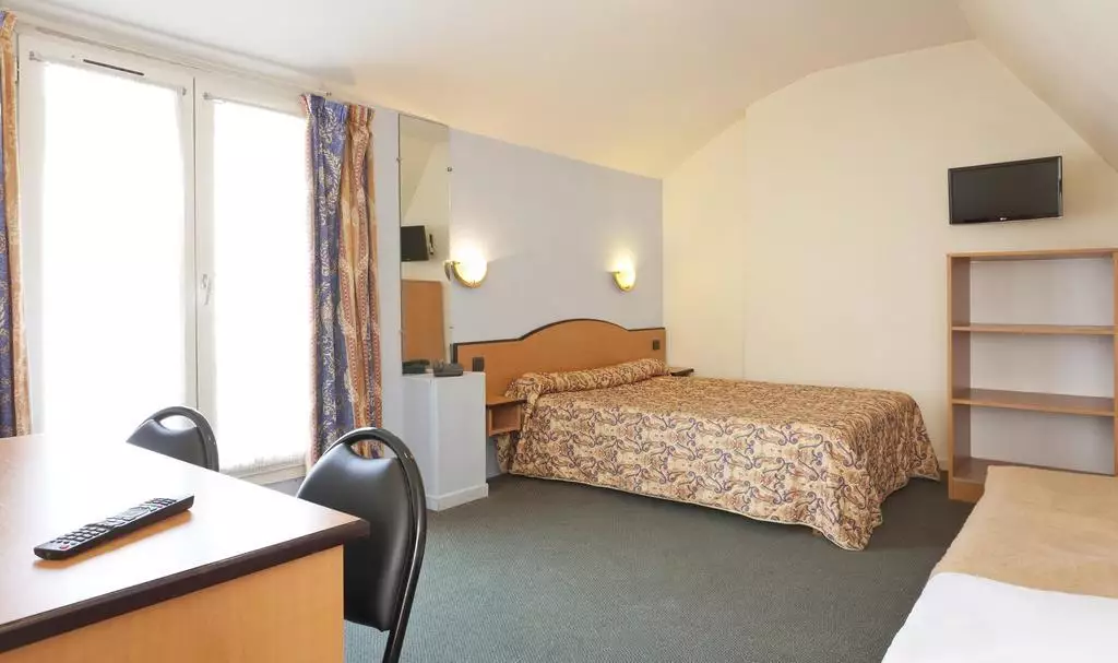 هتل Hôtel Ferney République پاریس