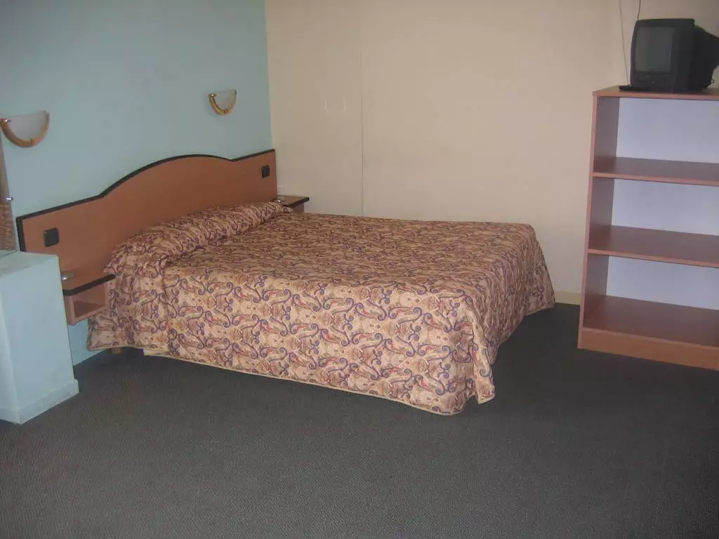 هتل Hôtel Ferney République پاریس