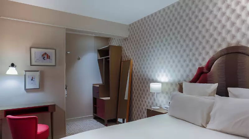 هتل لا پارازین بای الگانسیا پاریس