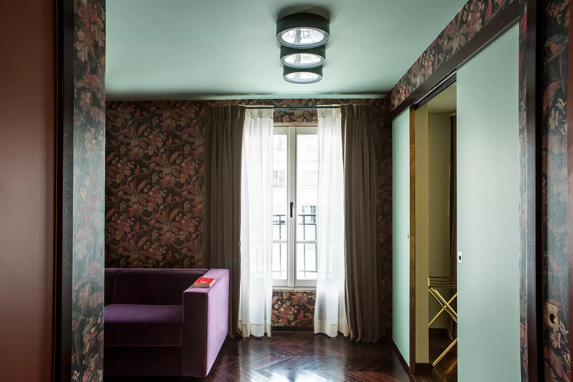 هتل Hotel du Rond Point des Champs Elysees پاریس