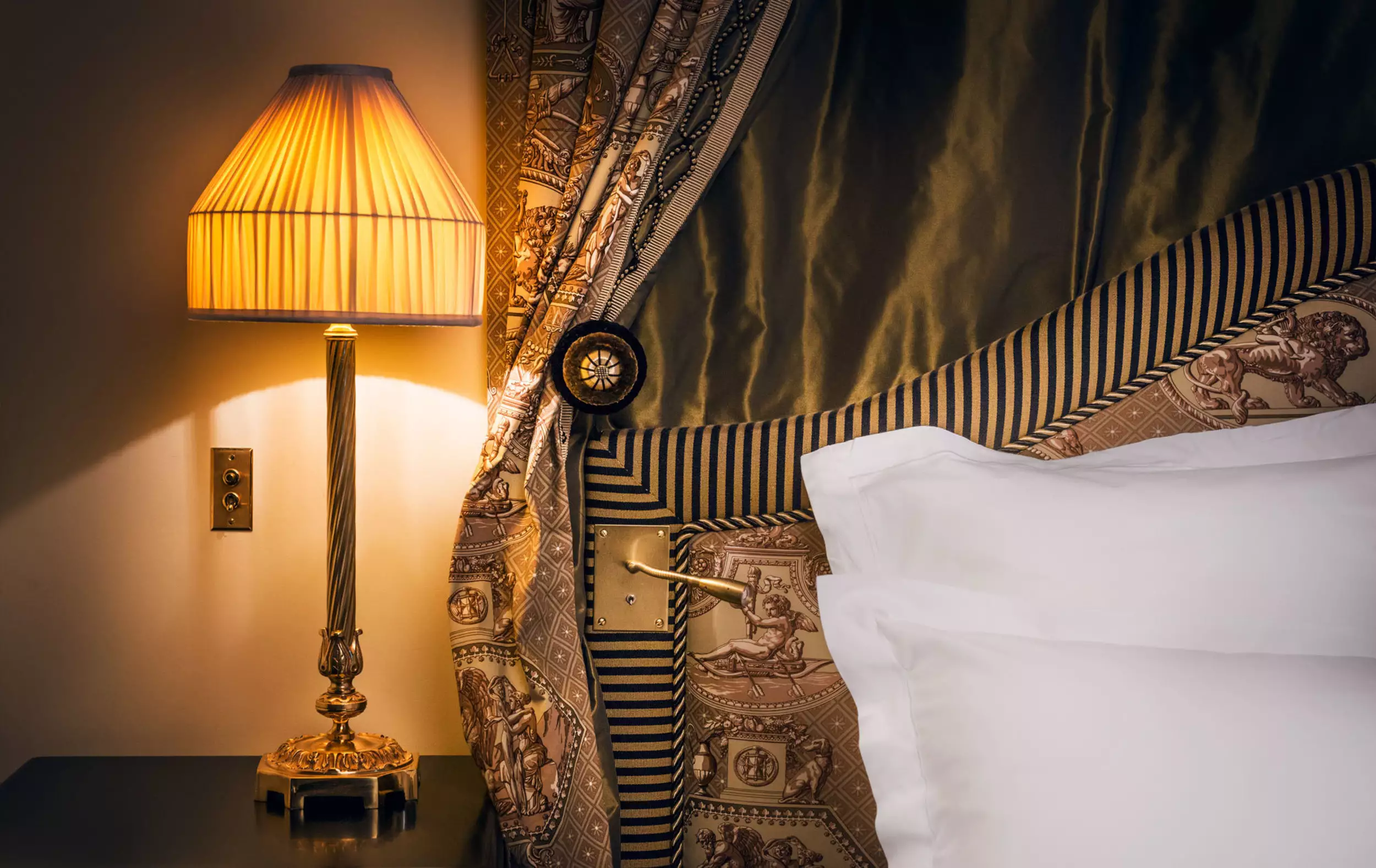 Alibaba https://cdn.alibaba.ir/ostorage/hotel-accommodation-images/6888c28bac13a7ed0d85c620_Paris-Hotel-Maison-Ath-n-e-0.webp