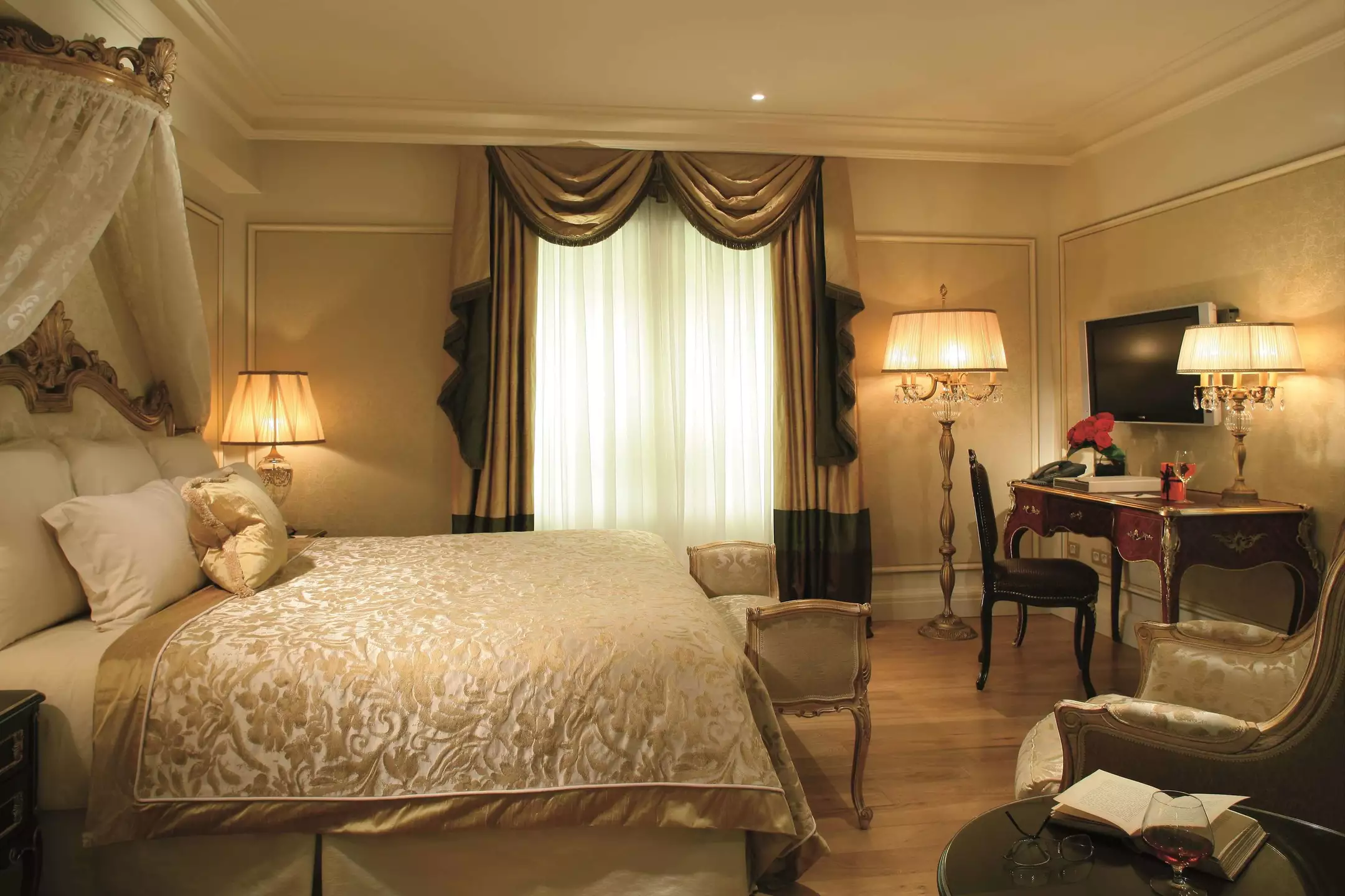 هتل Hotel Balzac پاریس